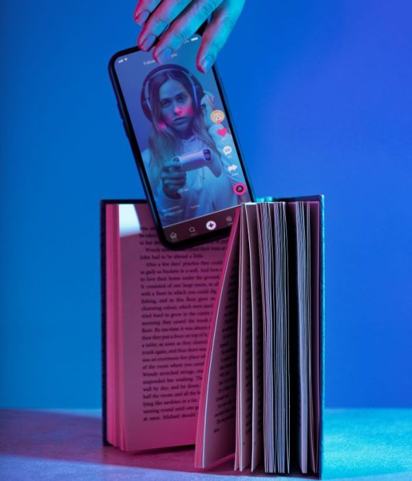 still-life-books-versus-technology
